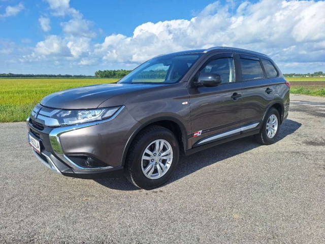 Mitsubishi Outlander 2,0 MIVEC AS&G Sondermodell 40 SUV / Geländewagen