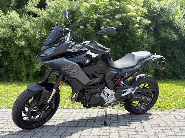 BMW F 900 XR Triple Black Tourer