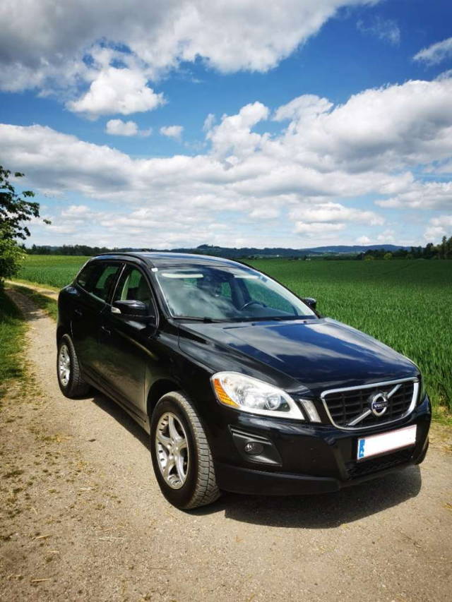 Volvo XC60 2,4D AWD Kinetic Automatik SUV / Geländewagen