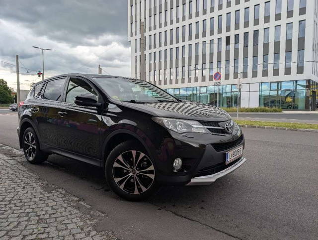 Toyota RAV4 2,0 D-4D Elegance mit Design Paket 4WD SUV / Geländewagen