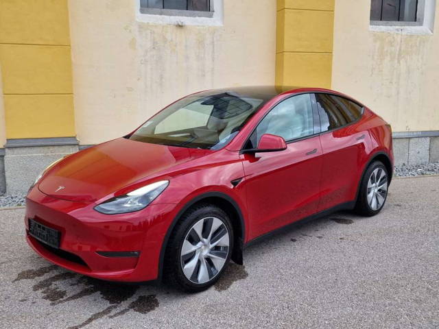Tesla Model Y Dual Motor Long Range Allrad Autopilot SUV / Geländewagen