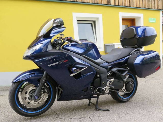 Triumph Sprint 1050 GT Tourer
