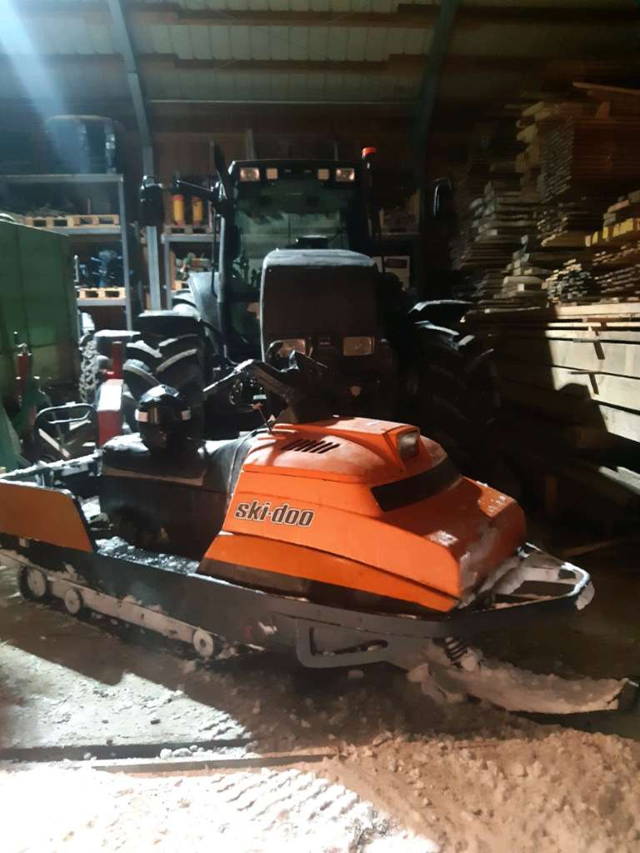 Bombardier Skidoo Alpine 2 Schneemobil