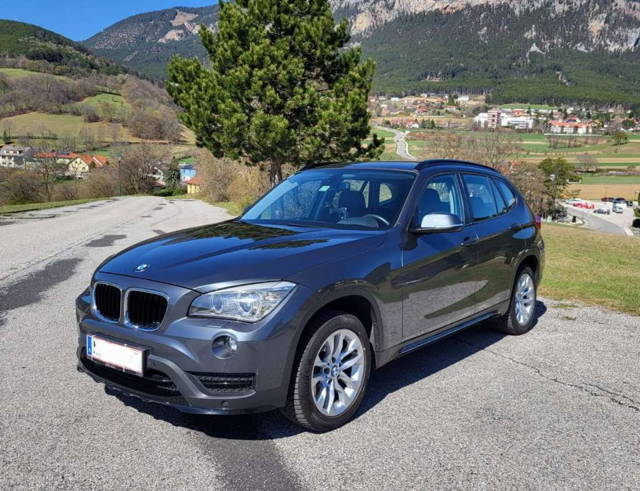 BMW X1 xDrive 18d Sportpaket Automat 8 Gang SUV / Geländewagen