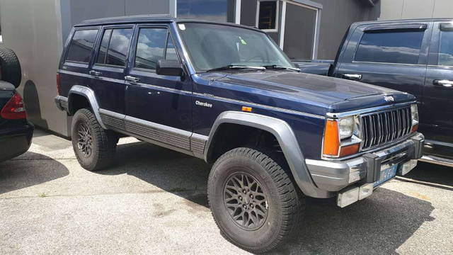 Jeep Cherokee Classic 4,0 Country Aut. SUV / Geländewagen