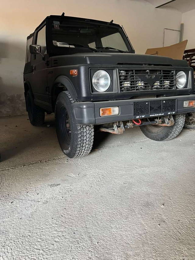 Suzuki SJ 413 SUV / Geländewagen