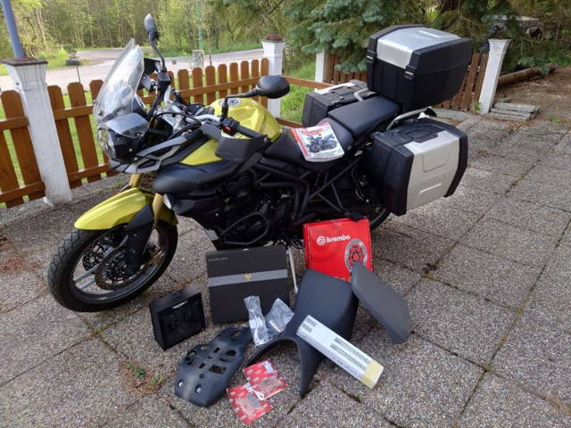 Triumph Tiger 800 ABS mit viel Zubehör und neuem Pickerl Tourer