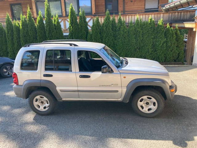 Jeep Cherokee 2,5 Sport Plus CRD TD SUV / Geländewagen