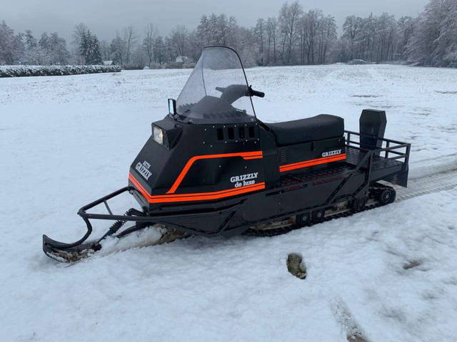 Polaris Grizzly de luxe Schneemobil