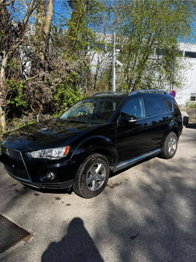 Mitsubishi Outlander 2.0 DI-D Intense+ 7 Sitzer und Anhängekupplung SUV / Geländewagen