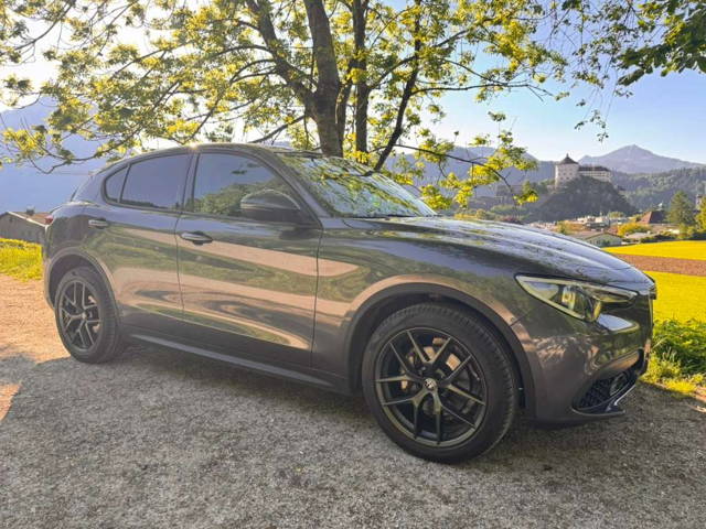Alfa Romeo Stelvio SUV / Geländewagen