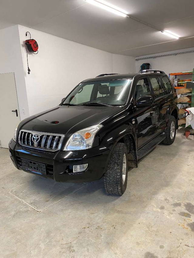 Toyota Land Cruiser J120 300 3.0 D4D SUV / Geländewagen