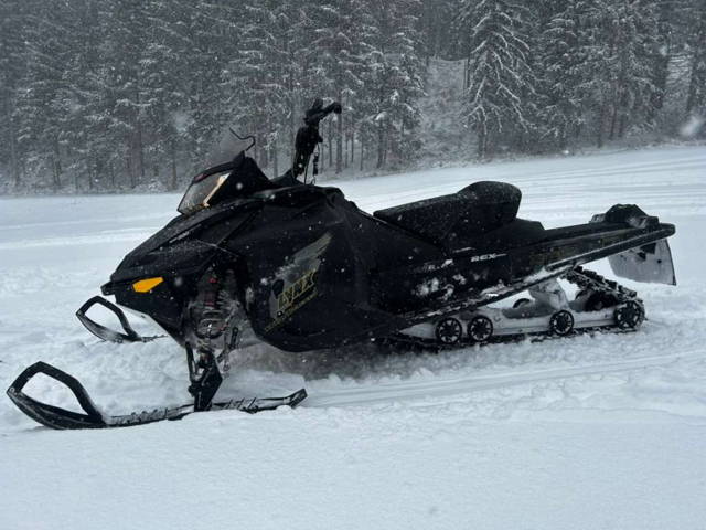 Lynx Racing Boondocker 800R e-tech Schneemobil