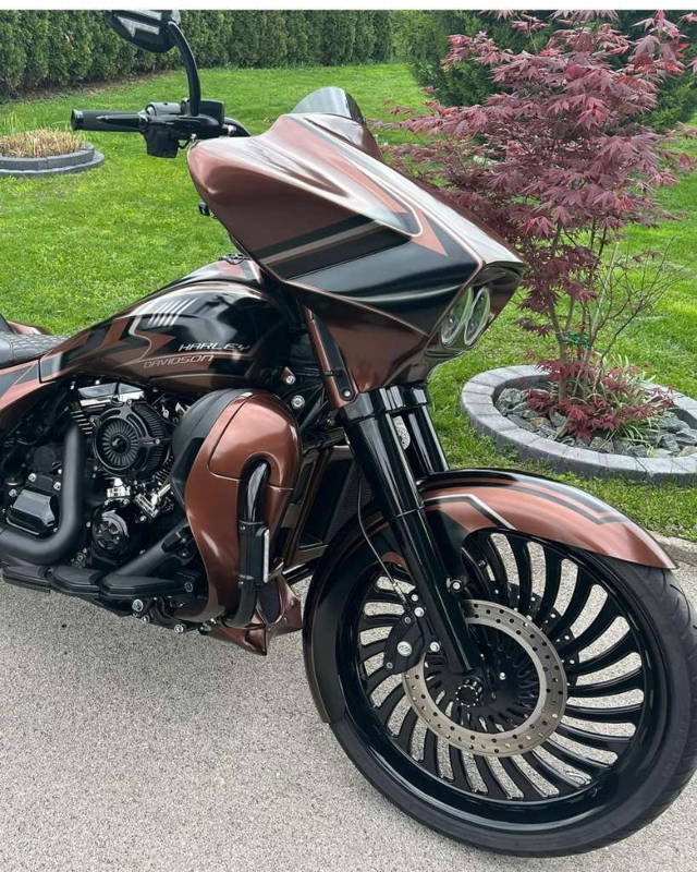 Harley-Davidson Street Glide Electra Glide Ultra Limited im Baggerstyle Tourer