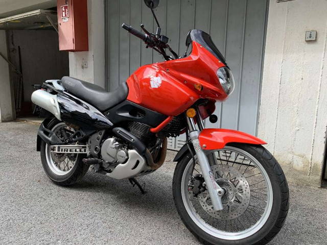 Suzuki XF Freewind 650 neue Pickerl Enduro