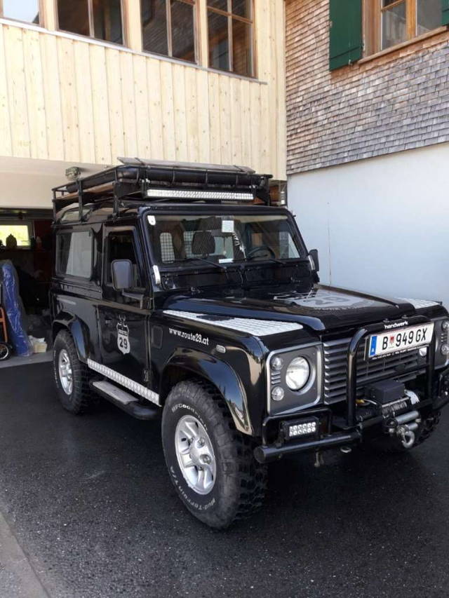Land Rover Defender SUV / Geländewagen