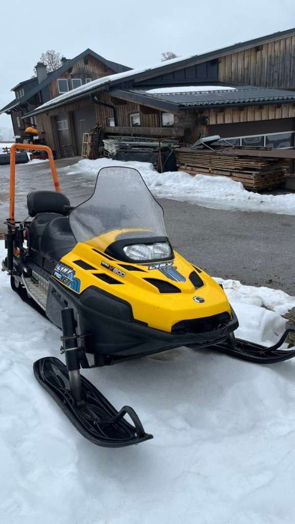 Lynx Yeti V800 pro Schneemobil