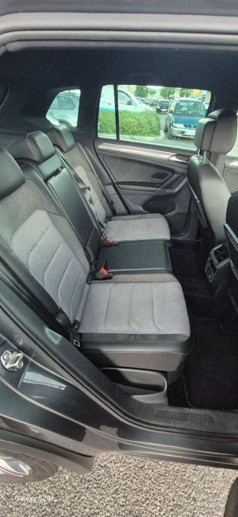 VW Tiguan 2.0 TDI R-Line SUV / Geländewagen