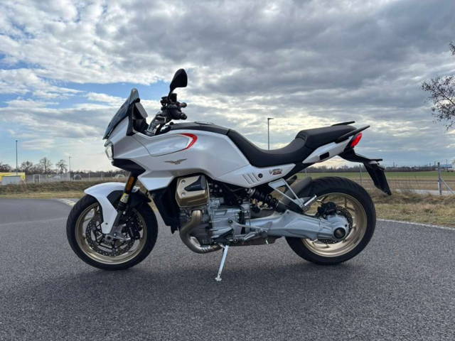 Moto Guzzi V100 Mandello Tourer