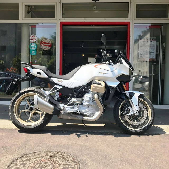 Moto Guzzi V100 Mandello Tourer