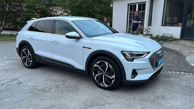 Audi e-tron 50 quattro 71kWh Business - weiß (selten) SUV / Geländewagen