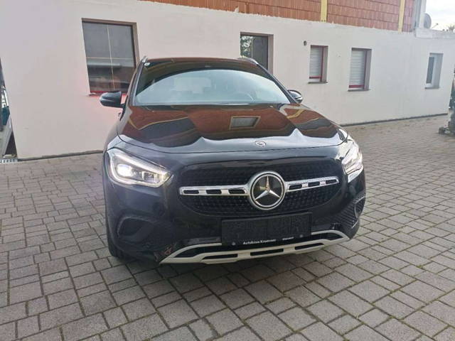 Mercedes-Benz GLA-Klasse GLA 200 d 4MATIC SUV / Geländewagen