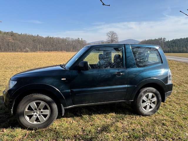 Mitsubishi Pajero Invite 3,2 DI-D TD SUV / Geländewagen