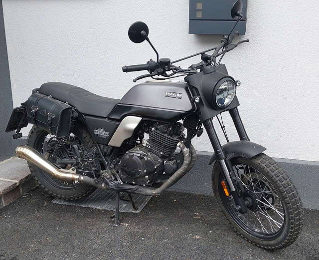 Brixton Felsberg 250 neuwertiges Motorrad mit gültigen Pickerl zu verkaufen; Tel: 0664 352897...