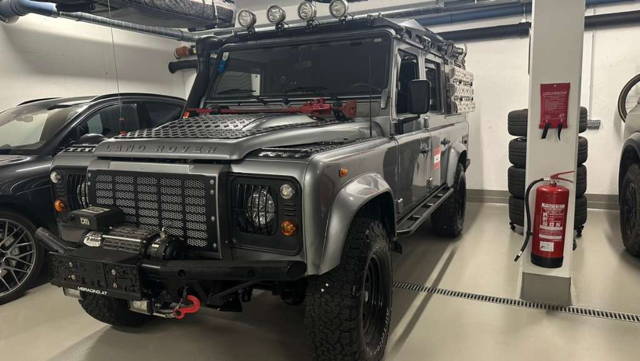 Land Rover Defender 110 Station Wagon - Camping & Expedition SUV / Geländewagen