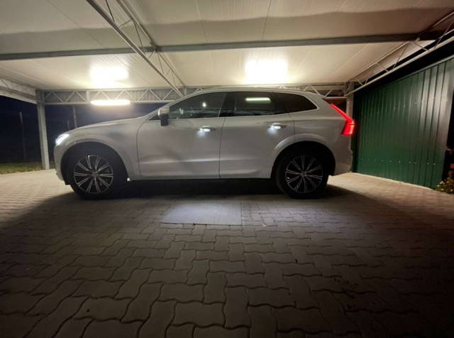 Volvo XC60 D5 R Design AWD Geartronic, AHK, HuD, Luft, Einzelstück SUV / Geländewagen