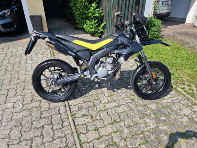 Derbi Senda DRD X -Treme SM 50ccm Pickerl ist neu Enduro