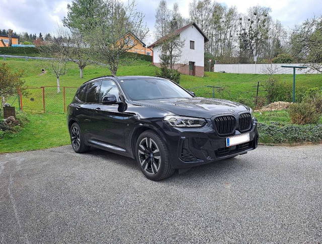 BMW iX3 M-Sport / Pano / LKHZ / LED / Leder / Driving Prof SUV / Geländewagen
