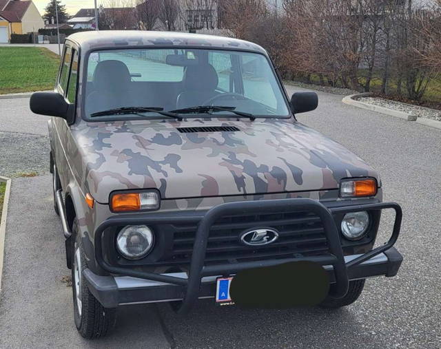Lada Taiga N2121/40/Y SUV / Geländewagen