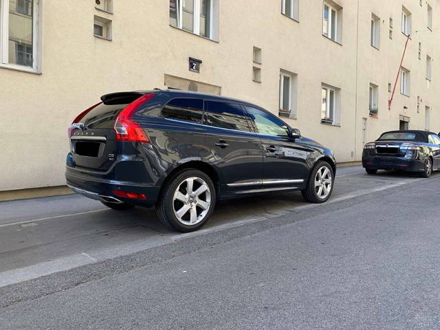 Volvo XC60 D5 AWD Summum Geartronic SUV / Geländewagen