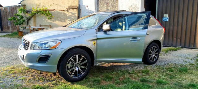 Volvo XC60 D3 AWD R-Design Geartronic SUV / Geländewagen