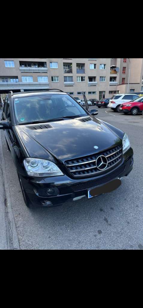 Mercedes-Benz M-Klasse SUV / Geländewagen