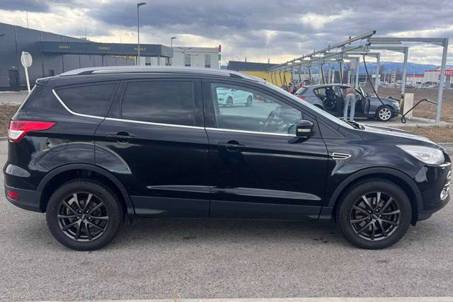 Ford Kuga 2,0 TDCi Titanium 4x4 Aut. SUV / Geländewagen