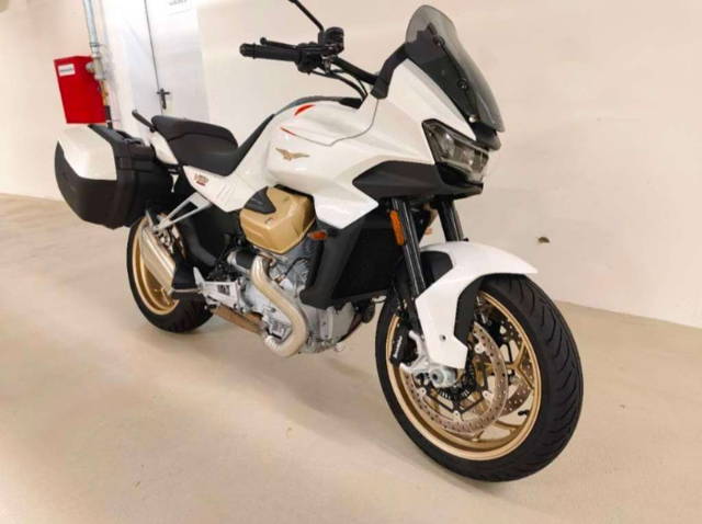 Moto Guzzi V100 Mandello Tourer