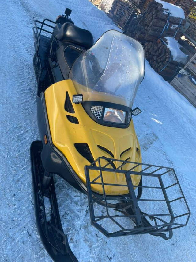 Bombardier Skidoo Alpine 3 Schneemobil