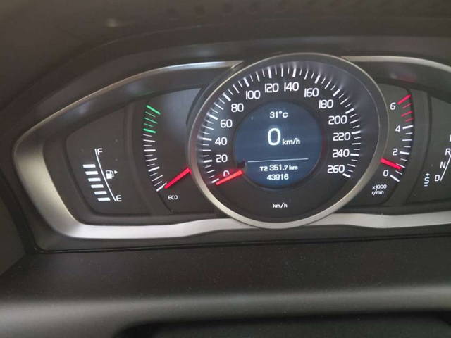 Volvo XC60 D4 Kinetic Geartronic SUV / Geländewagen