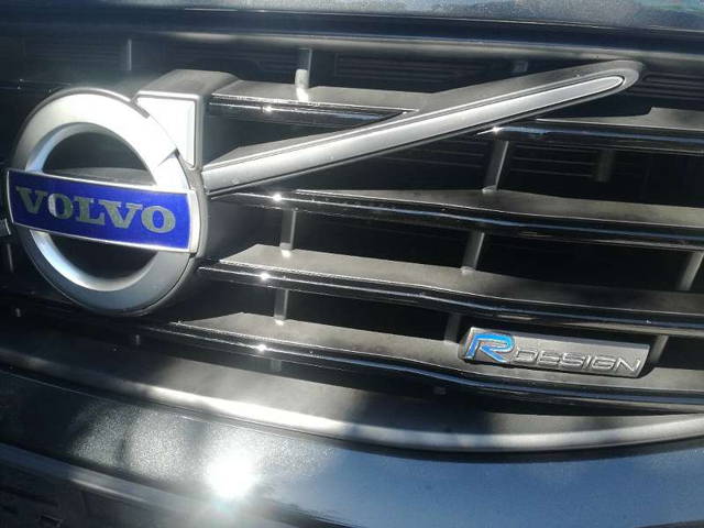Volvo XC60 R-Design, 2,4L, Schaltwippen, neuer Preis SUV / Geländewagen