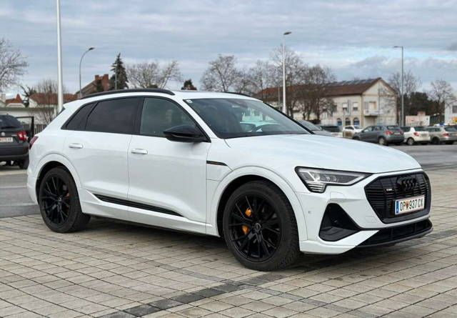 Audi e-tron 55 quattro *S-Line, ACC, PANO, Black Edt., Luft* SUV / Geländewagen