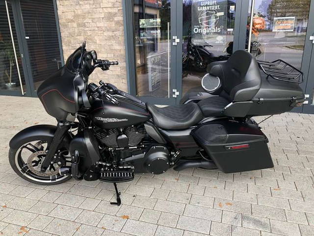 Harley-Davidson Street Glide FLHXS 103 SE Black Custom Tourer