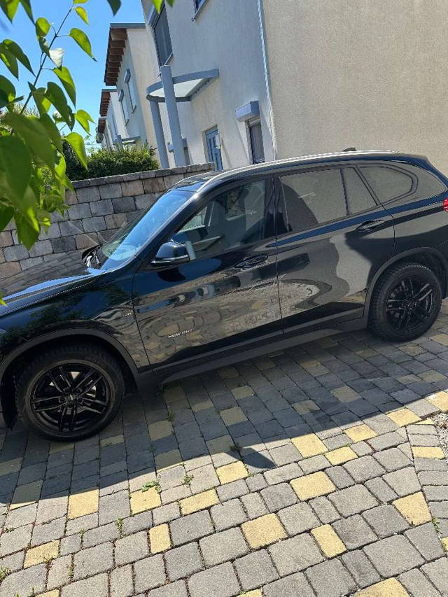 BMW X1 xDrive18d Advantage Aut. SUV / Geländewagen
