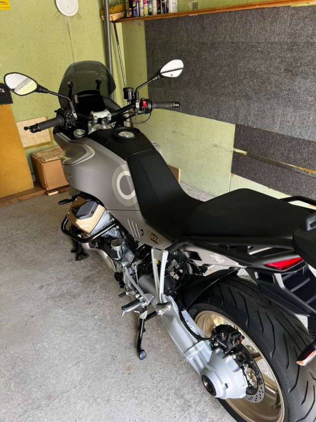 Moto Guzzi V 100 Mandello Tourer