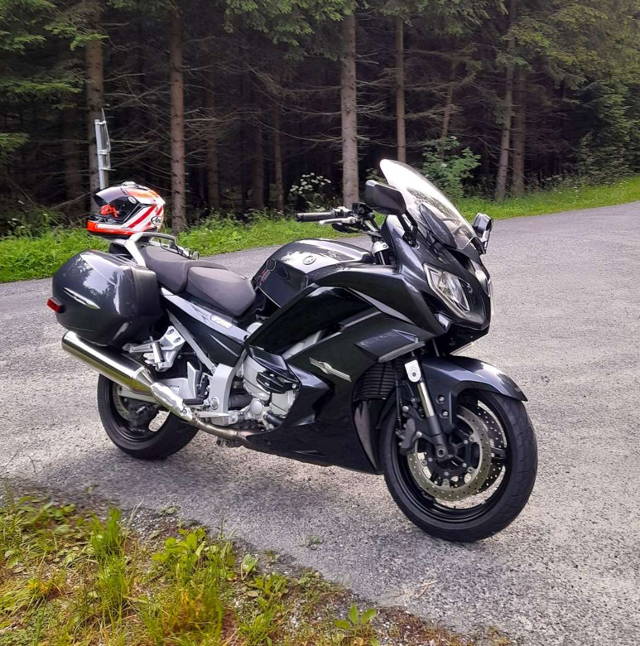 Yamaha FJR RP23 AE (Up Side Down Gabel, elektronisch verstellbares Fahrwerk) Tourer