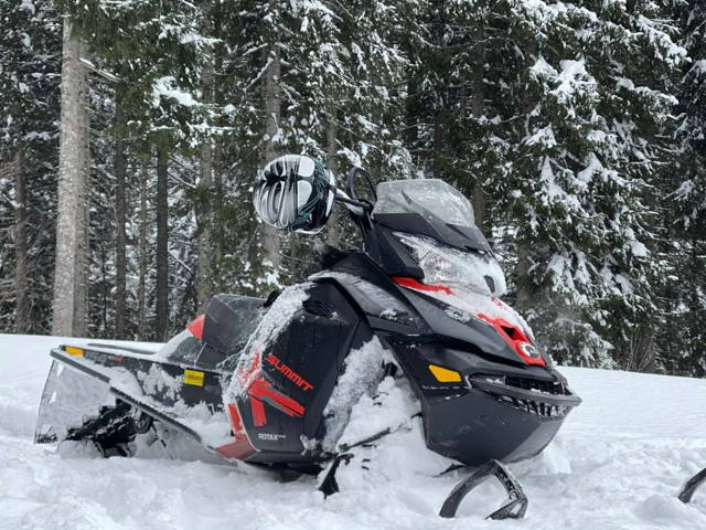 Bombardier Summit Skidoo Summit X 154" 800 e Tec Quad