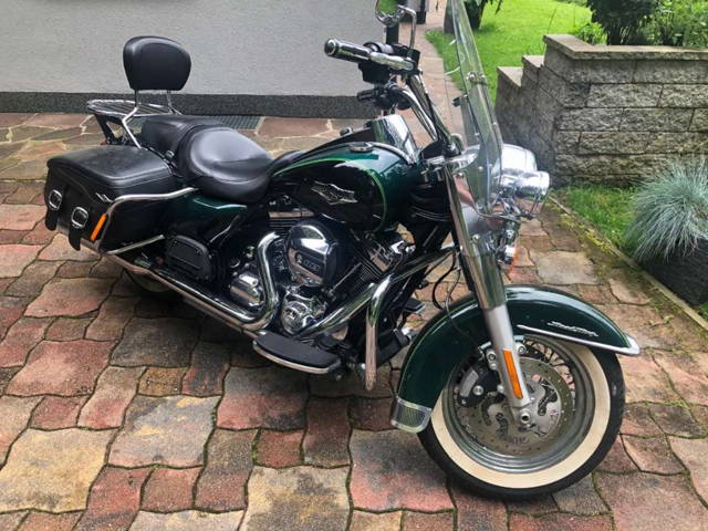 Harley-Davidson Road King Classic mit Weißrandreifen Tourer