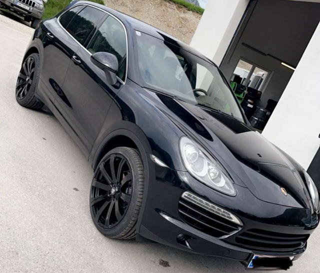 Porsche Cayenne II 3,0 Diesel 92A mit 22"Lombartho Felgen SUV / Geländewagen
