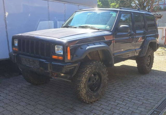 Jeep Cherokee XJ / Offroad Fahrzeug SUV / Geländewagen